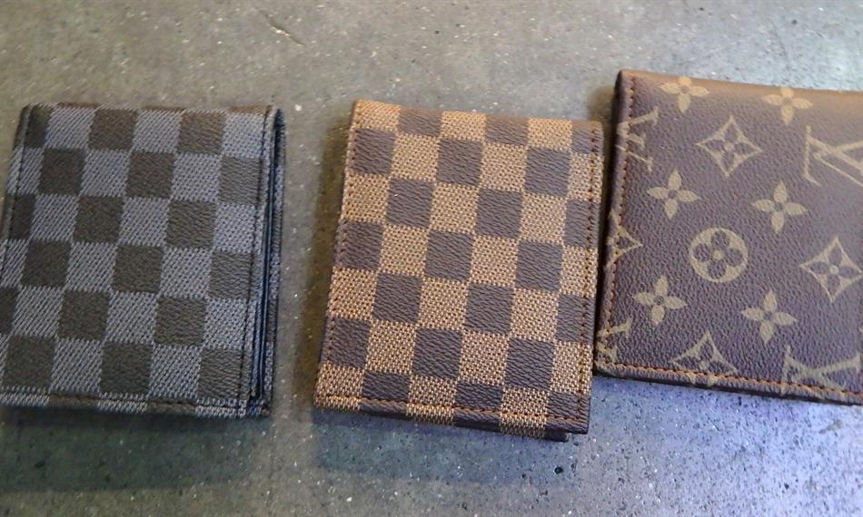 2017-8-11-1015foto 16- peněženky LV.JPG